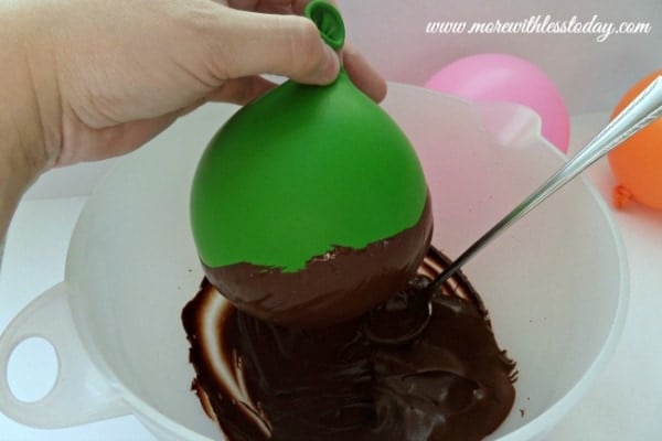 dip balloons into melted chocolate to make chocolate dessert bowls 