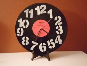 Make this cool DIY retro clock from an old vinyl record. Follow the step by step directions and turn an old record into a fun clock.