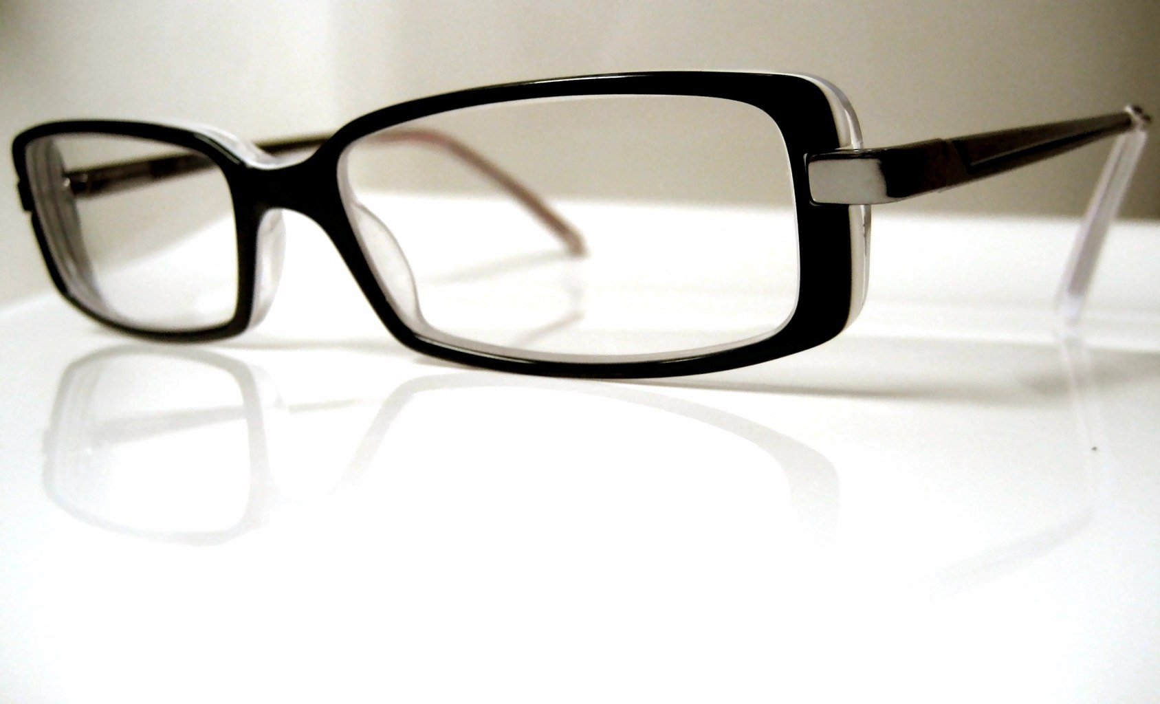 Where to Get Discounts on Eyeglasses Online and In Stores