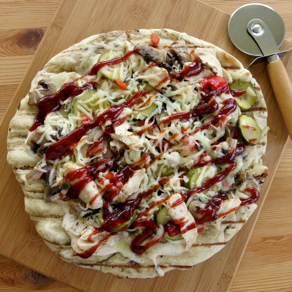 Grilled BBQ Chicken Pizza with Veggies by DinnerMom