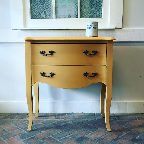 painting an old table with chalk paint. Finished project using Arles (yellow) 