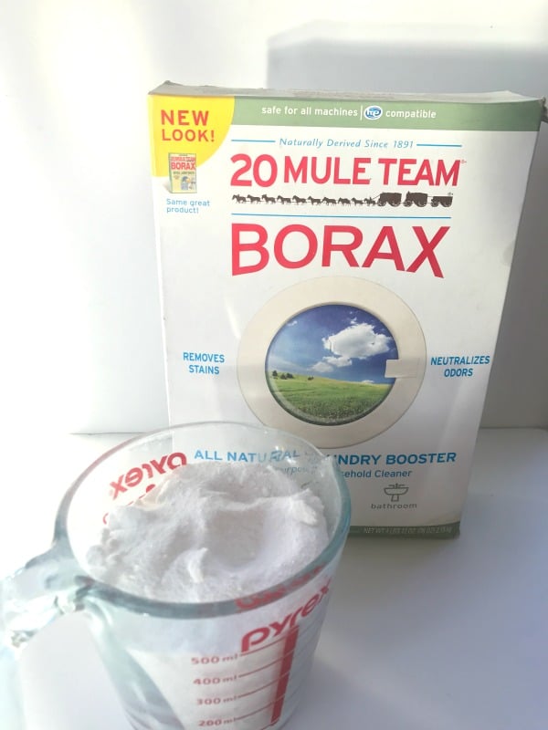 Do you know about all the surprising uses for Borax? We found many useful natural household hacks for using Borax around the house.