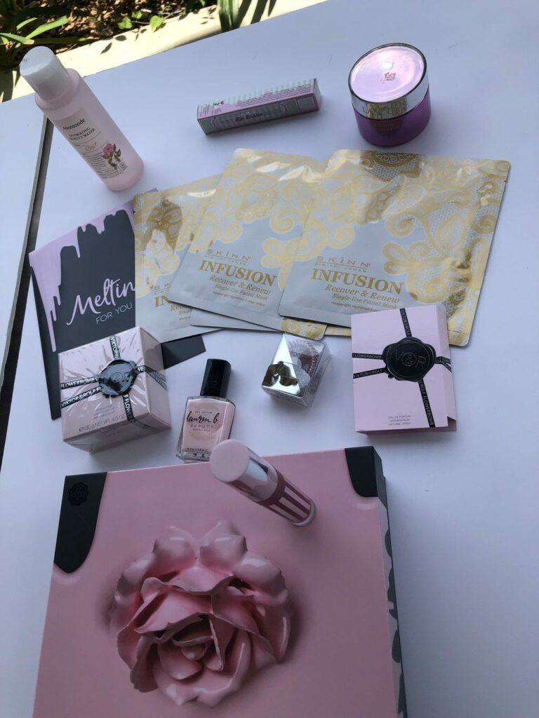 Glossybox is a perfect gift for Mother's Day. It is also a perfect gift for any beauty lover! Each month, five beauty products are selected, packed into one of their lovely signature boxes and delivered to you or to your recipient.