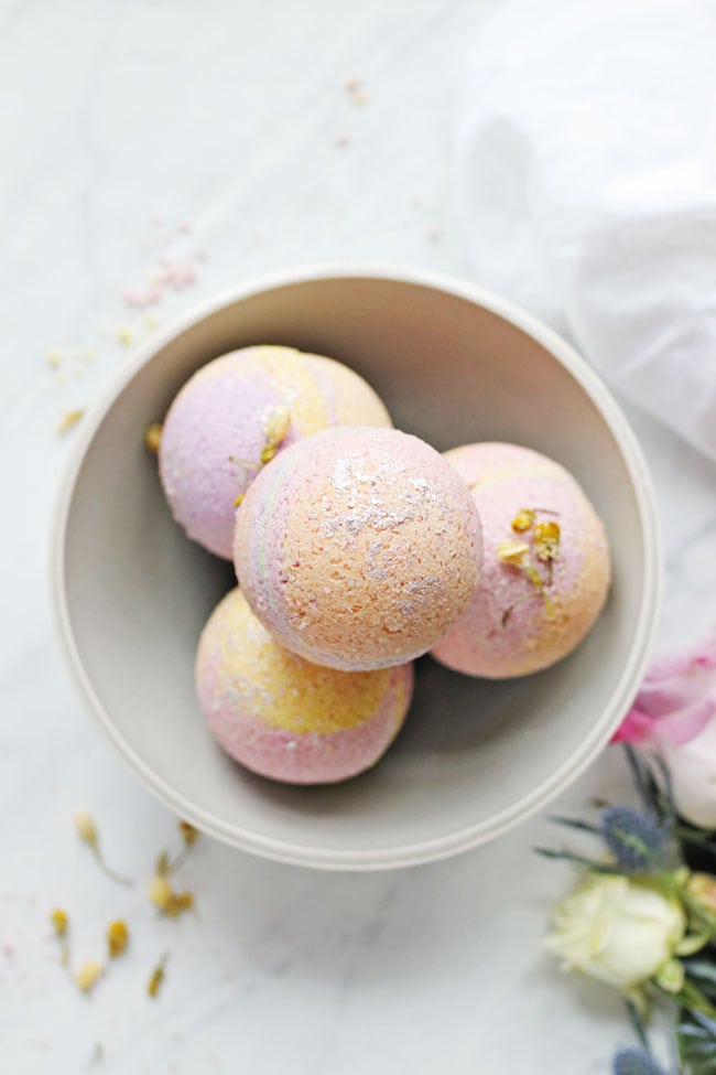 How to Make Bath Bombs and Scrubs for Inexpensive DIY Gifts