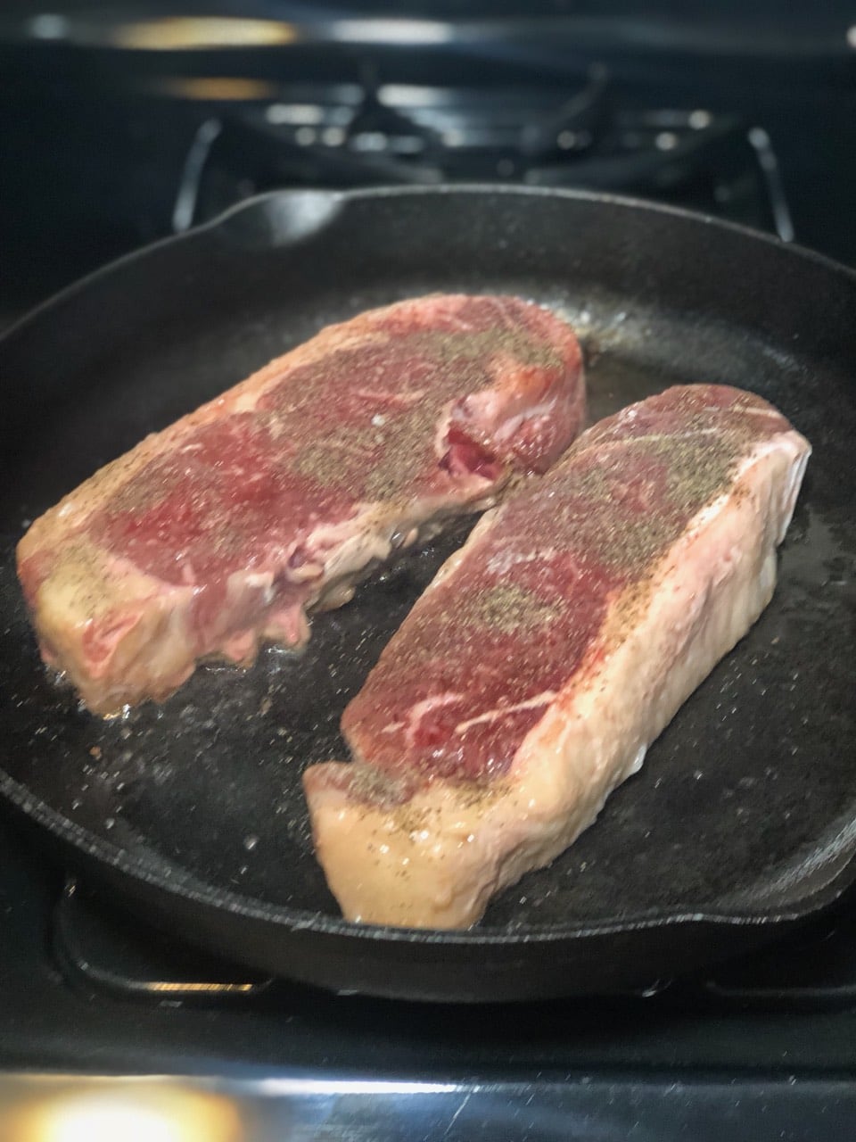 Cast Iron Skillet Steak Recipe & Tips