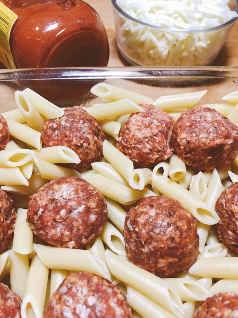 Baked Italian Meatballs with Pasta &#8211; Easy Cheesy Recipe
