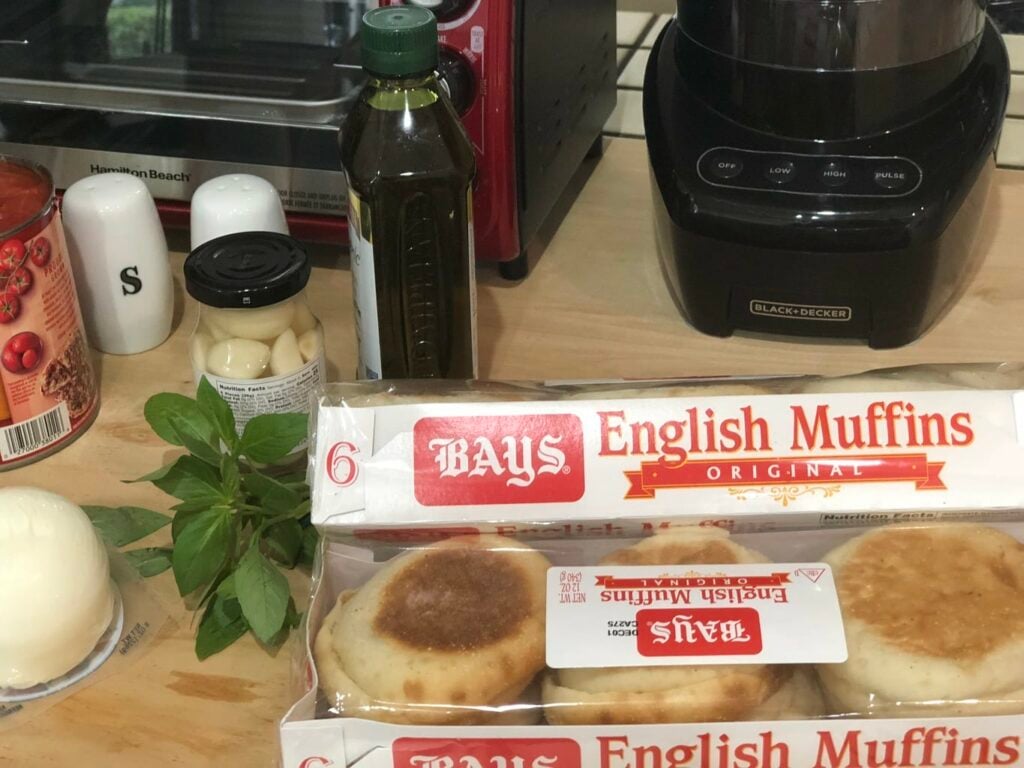 ingredients to make Bays English Muffins Mini Pizza Margherita