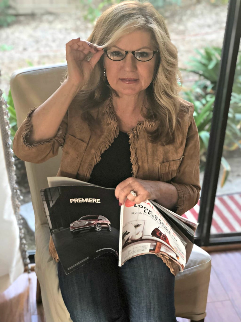 How to Wear Reading Glasses With Style - Fashionable Readers You Won't Lose