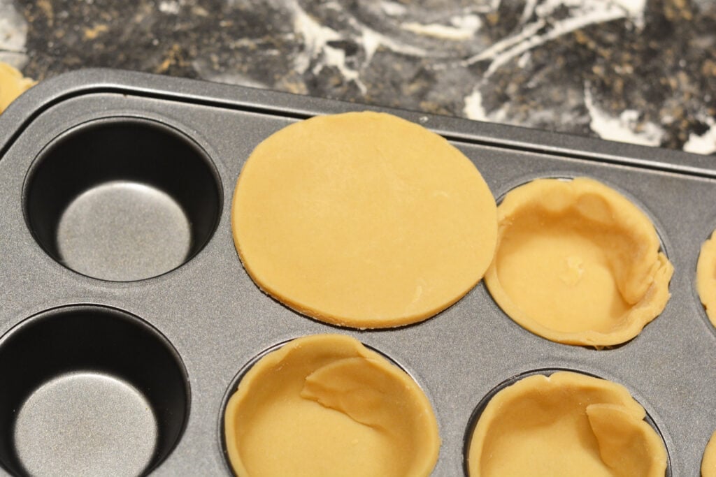 Muffin tin with pie crust for mini apple pies