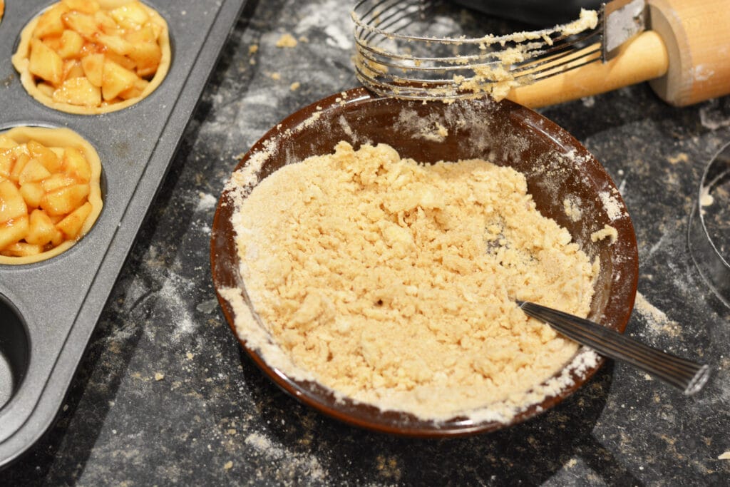 making pie crust with pastry blender for mini apple pies