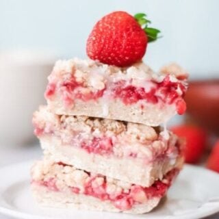 Strawberry Banana Breakfast Bars &#8211; Easy Recipe and Freezer Friendly!