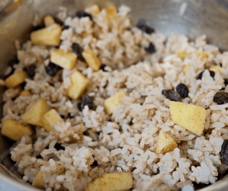 Mixed ingredients of the Rice Pudding with Raisins and Apples