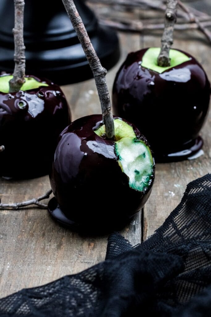 Halloween Party Treats - Halloween Candy Apples