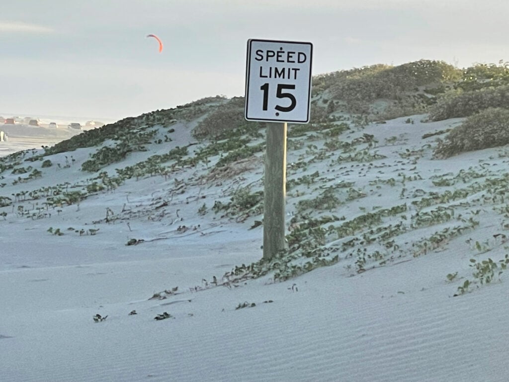 speed limit 15 sign at Lively Beach