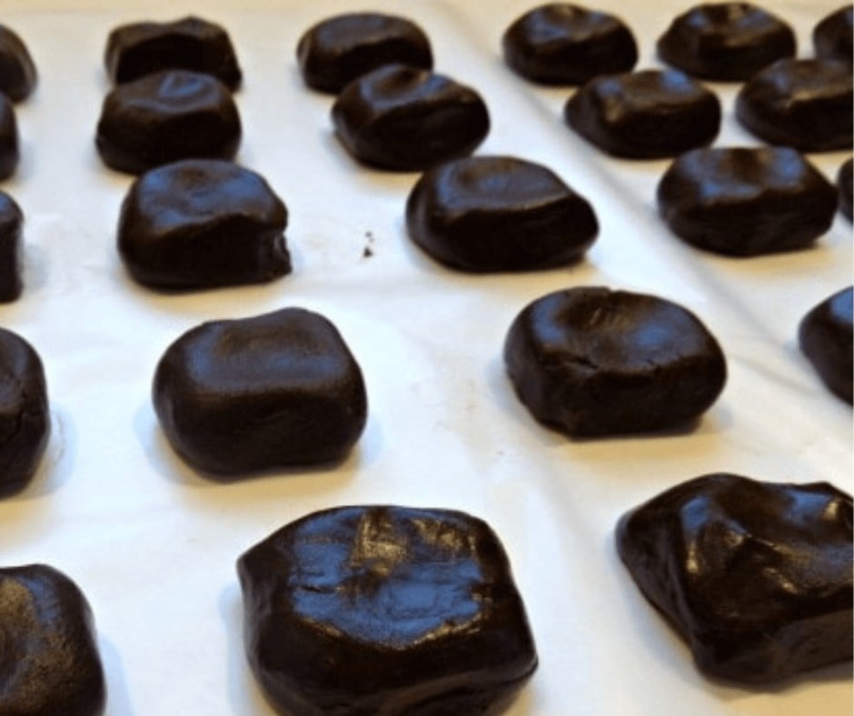 Molded chocolate fudge