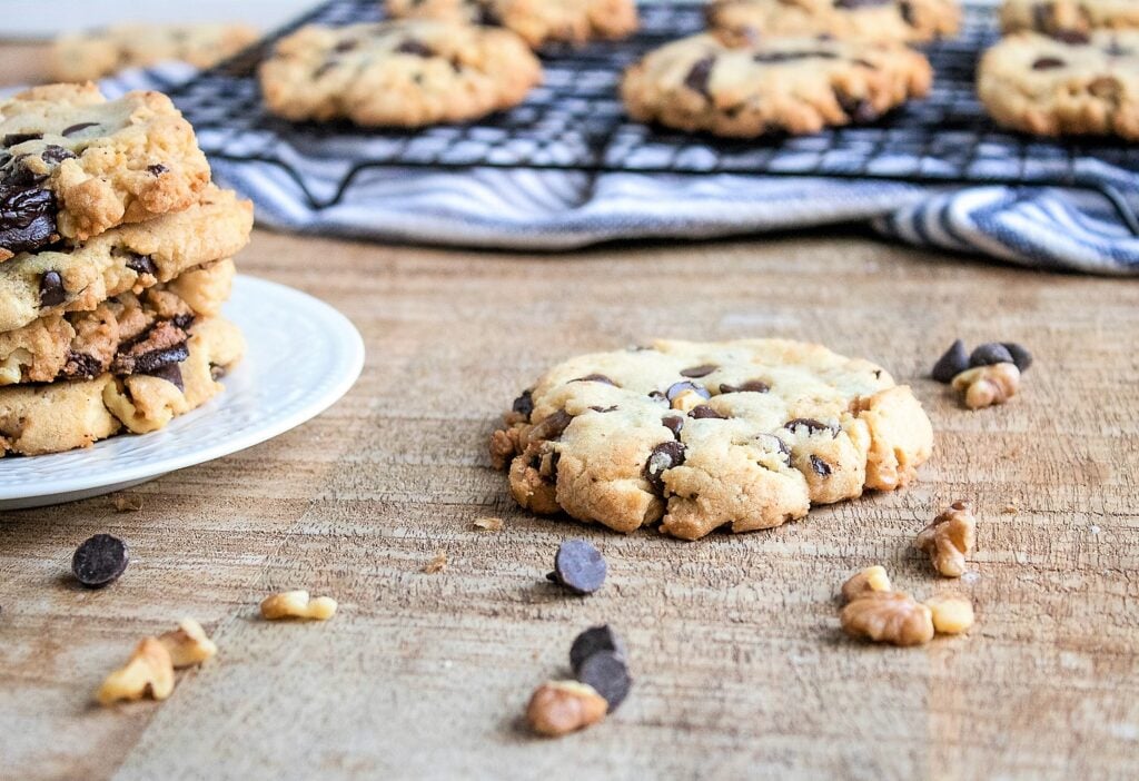 chocolate chip cookies with walnuts