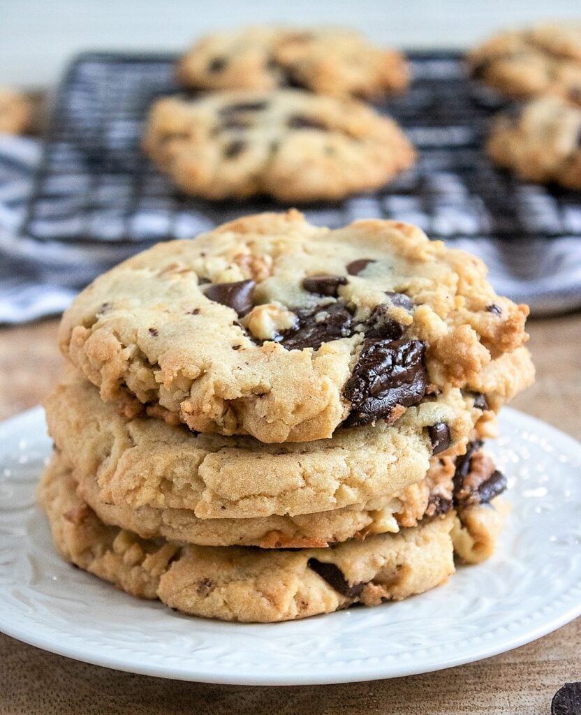 chocolate chip cookies with walnuts