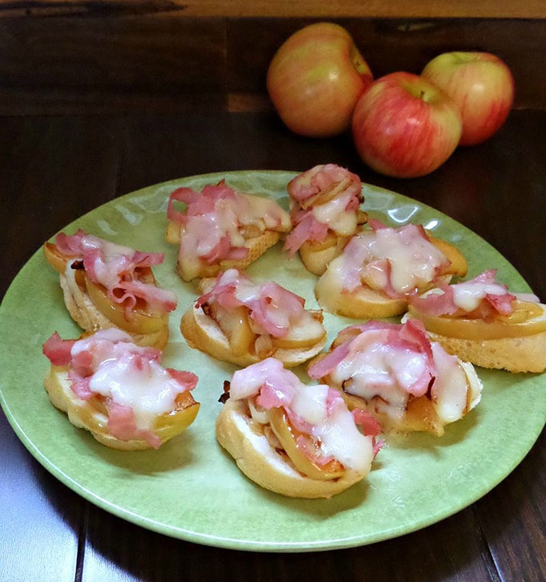 Big Game Party Dips and Appetizers - Caramelized Apple, Onion and Ham Bruschetta