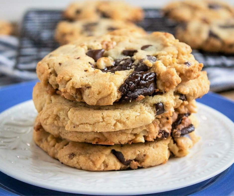 Easy Chocolate Chip Cookies with Walnuts