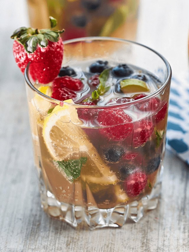Easy Summer Berry Sangria Recipe