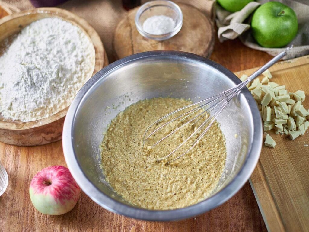 Cinnamon Apple Blondies Recipe