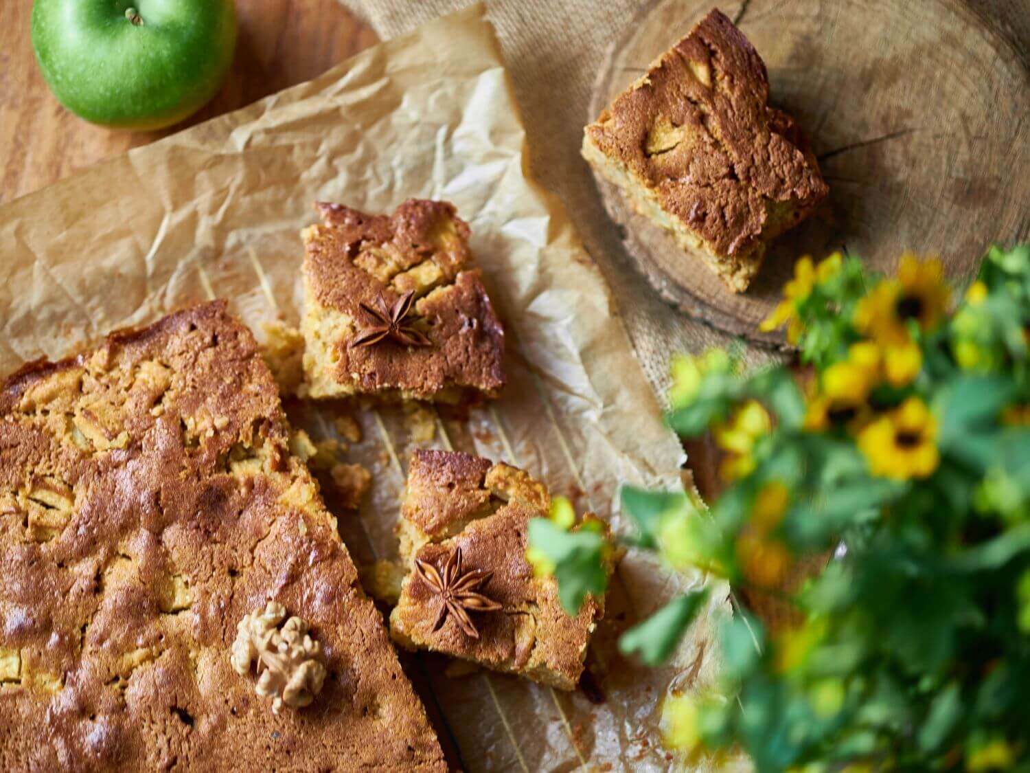 Cinnamon Apple Blondies