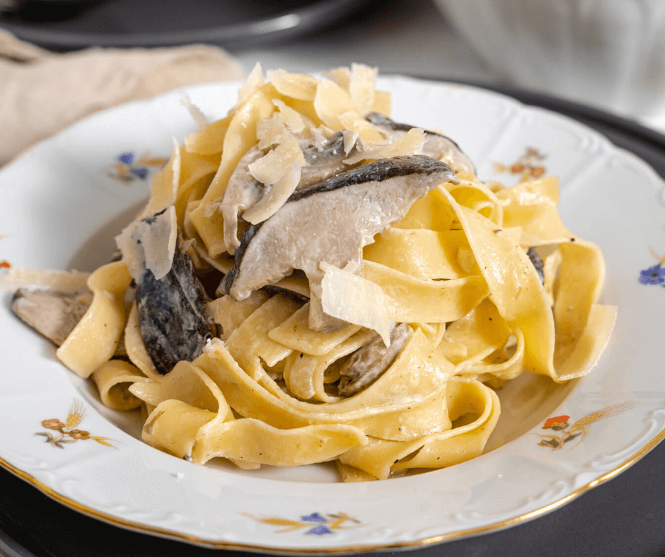 Creamy Mushroom Alfredo Pasta