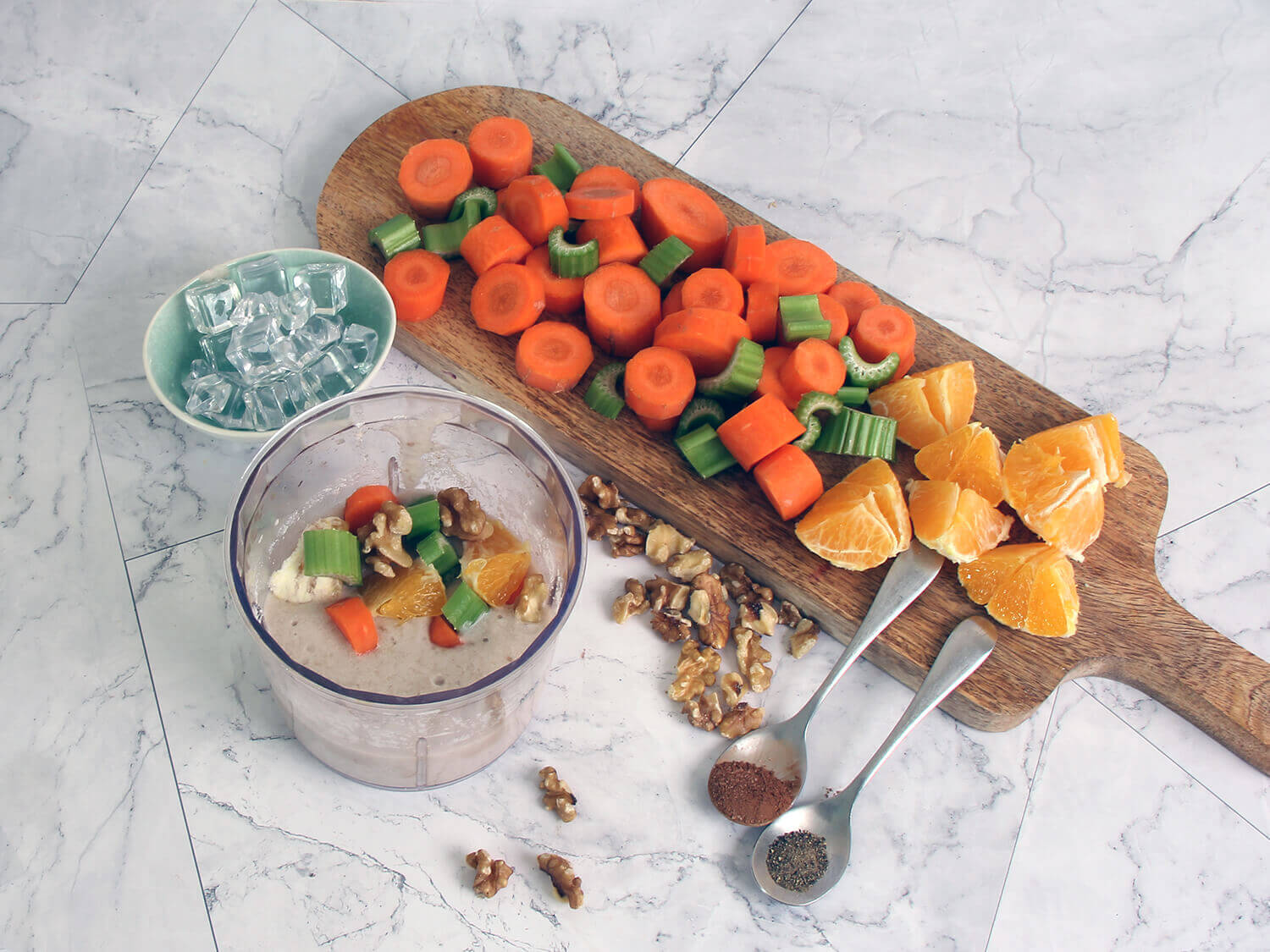 Carrot Cake Smoothie Healthy and Creamy!