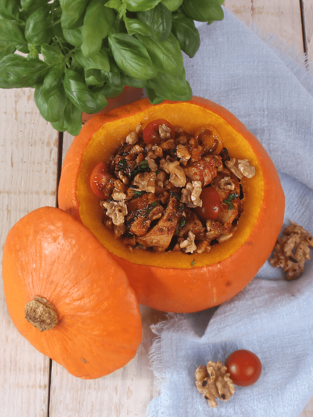 Stuffed Pumpkin with Chicken and Walnut