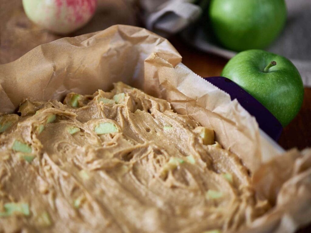 Cinnamon Apple Blondies Recipe