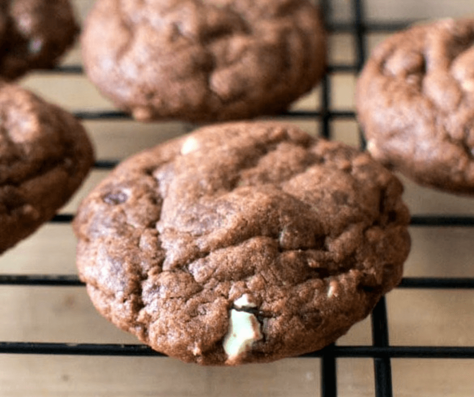 Chocolate Chunk Peppermint Cream Cookies