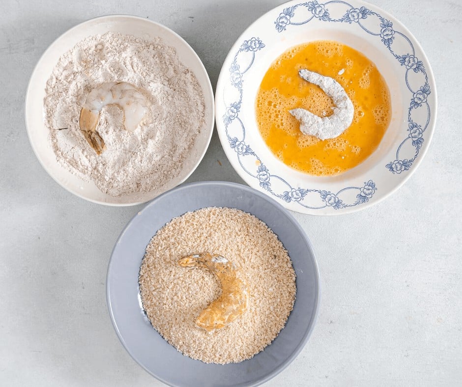 Coating the shrimp with panko breadcrumbs with seasonings