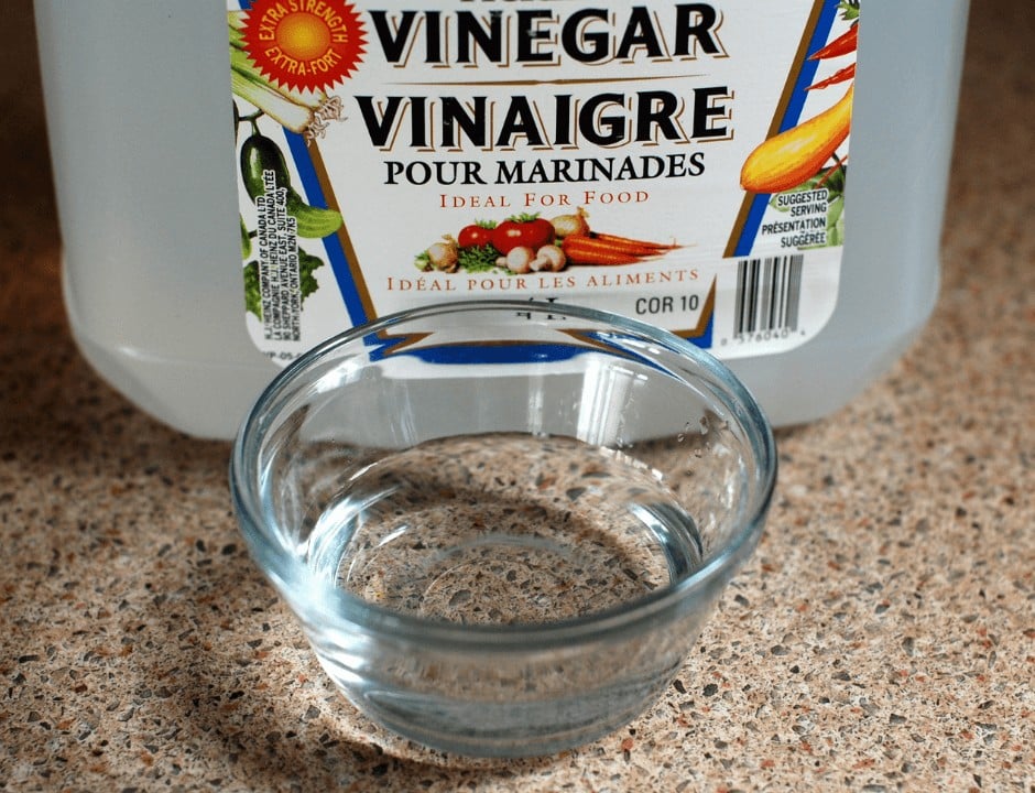 A small bowl of white vinegar