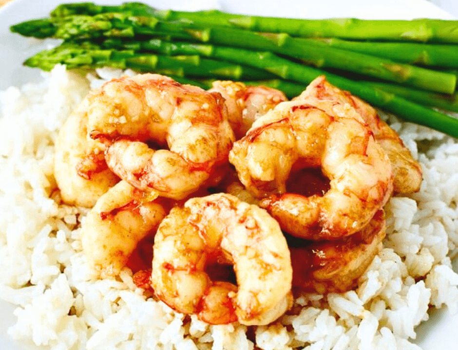 A serving of Easy Honey Garlic Shrimp with rice and asparagus