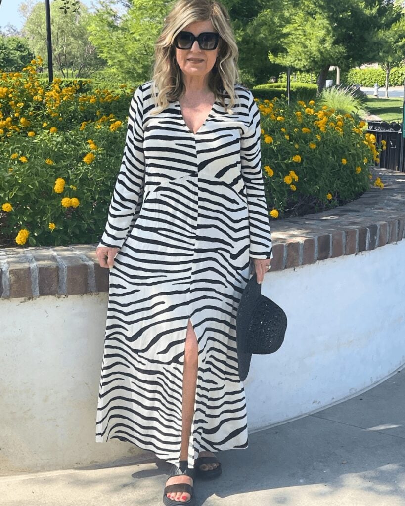 Lori wearing the Oversized Kaftan Dress from H&M