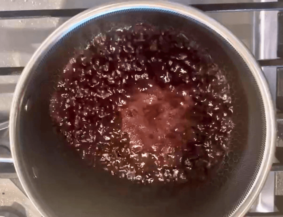 A pan of red wine sauce