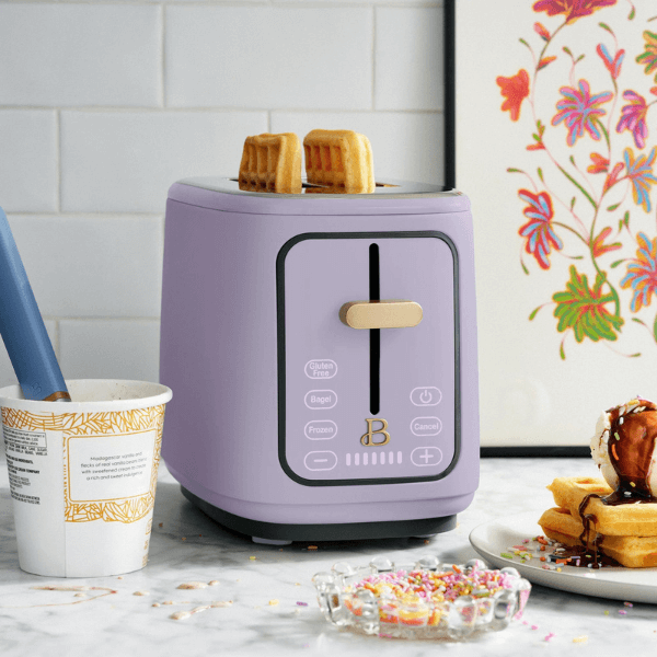 Slice Toaster with Touch-Activated Display