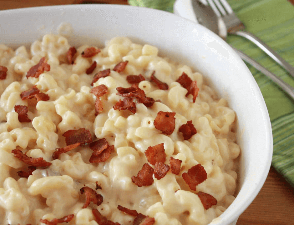 Old-Fashioned Baked Macaroni and Cheese with Bacon