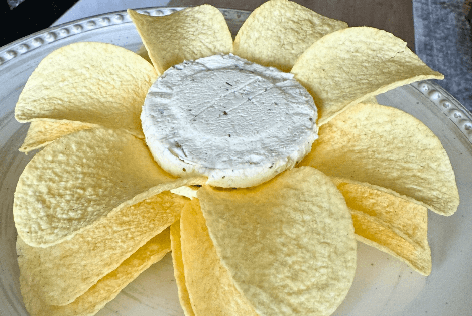 Potato Chip Flower Appetizer Made With Boursin Cheese &#8211; So Pretty!