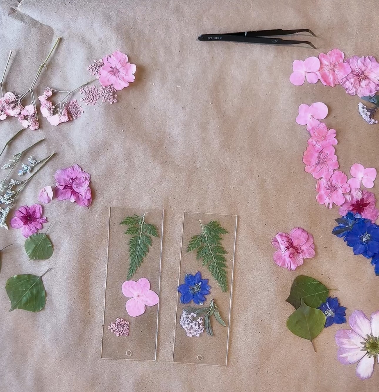 Pressed Flower Bookmarks DIY Craft &#8211; Inexpensive Lovely Gift Idea