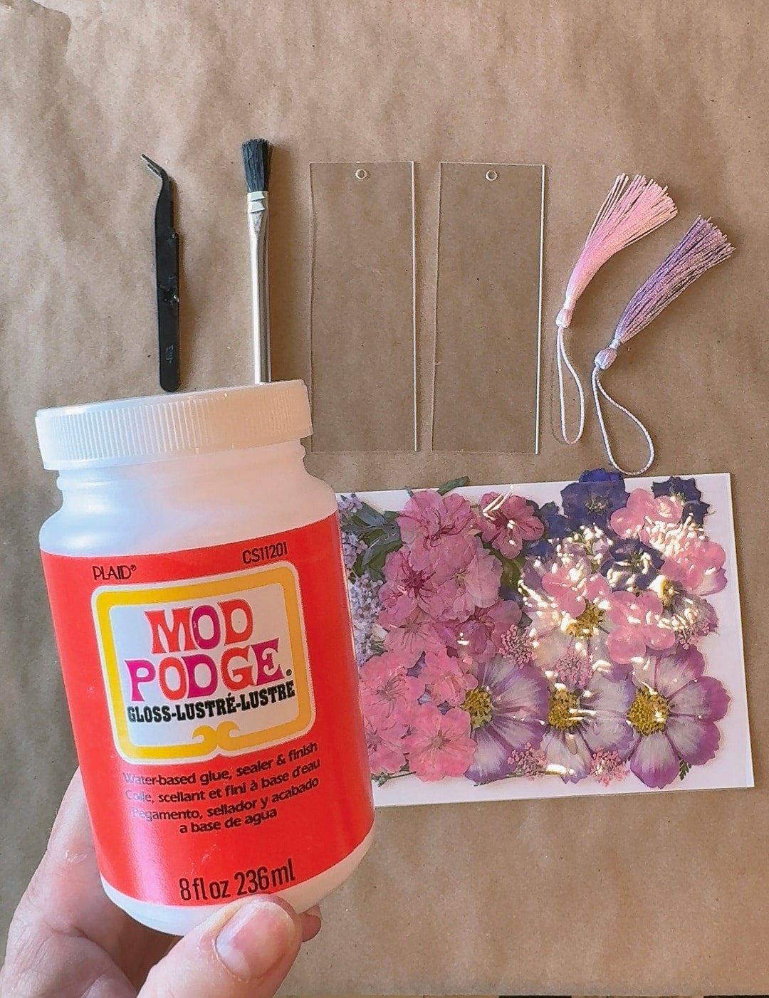 Pressed Flower Bookmarks DIY Craft &#8211; Inexpensive Lovely Gift Idea