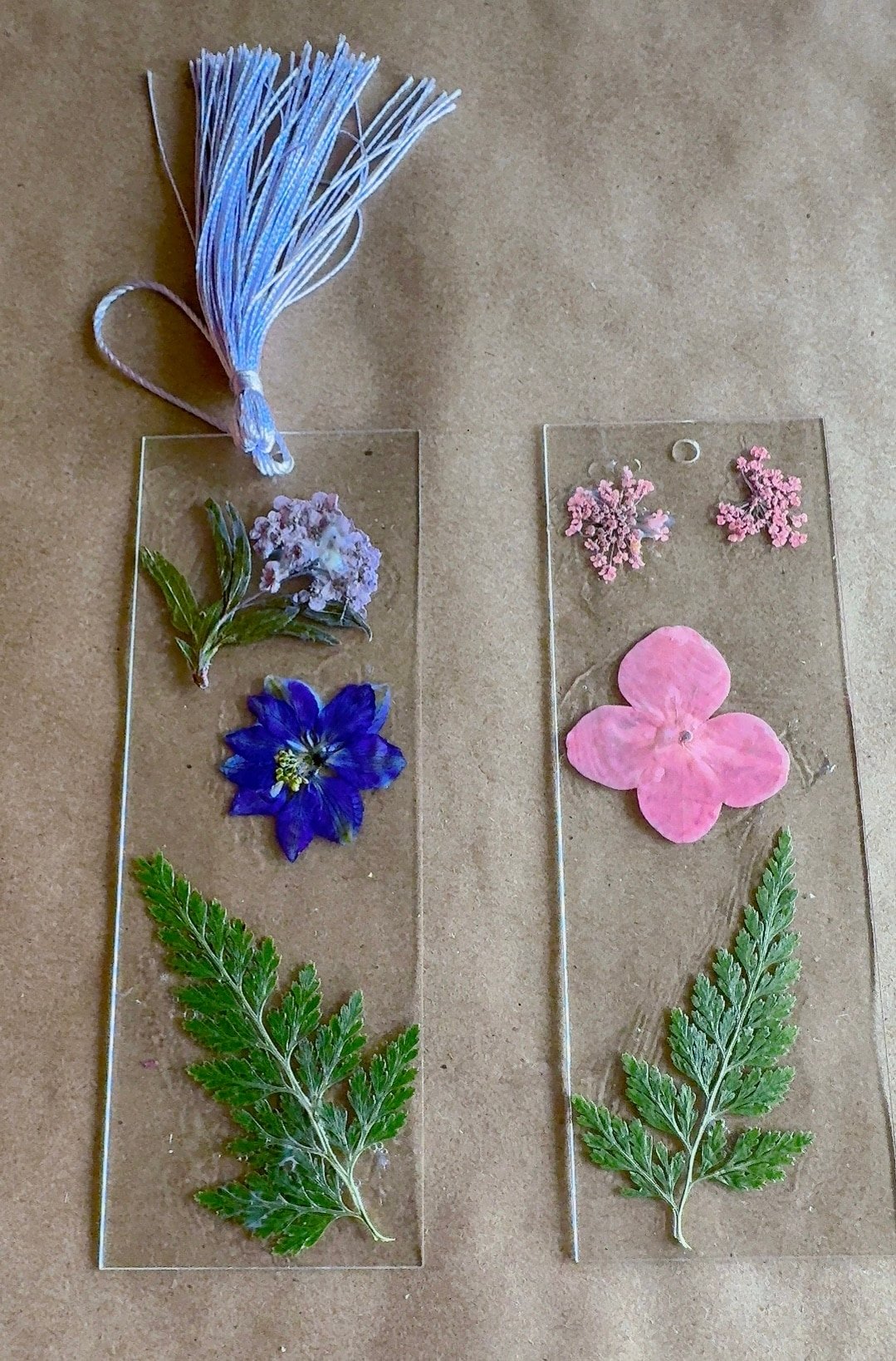 Pressed Flower Bookmarks DIY Craft &#8211; Inexpensive Lovely Gift Idea