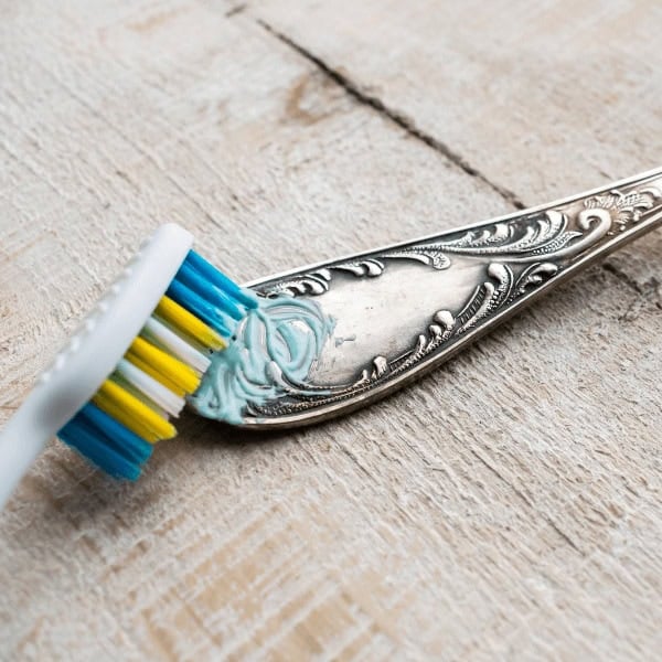 Polishing silverware - 10 Baking Soda Hacks