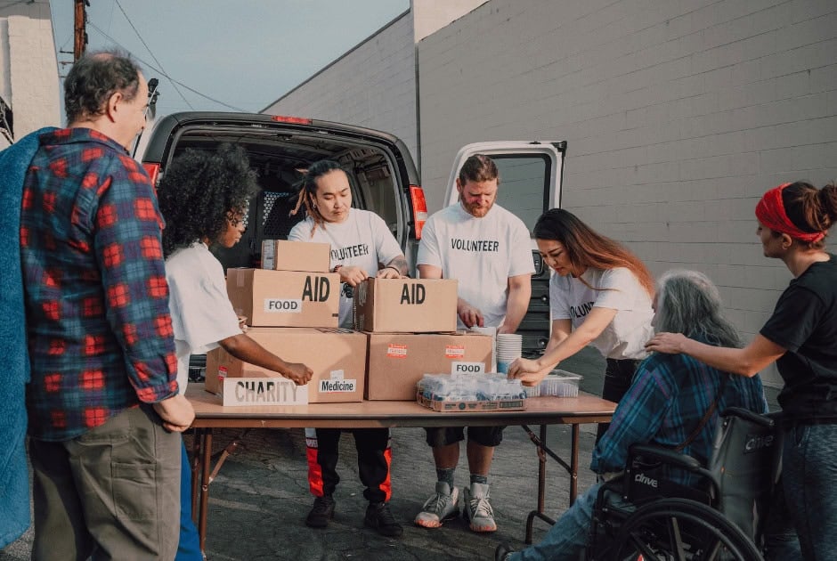 People doing volunteer work - 10 Tips to Reduce Stress During the Holiday Season